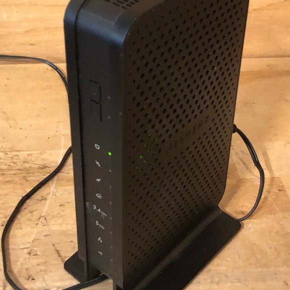 Netgear C3700V2 N600 WiFi Cable Modem Router 8x4 Download speeds - Picture 2 of 15